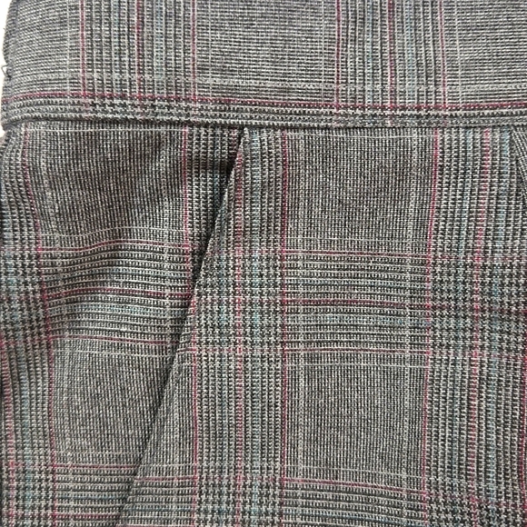 Plaid Crop Trousers - Picture 5 of 9